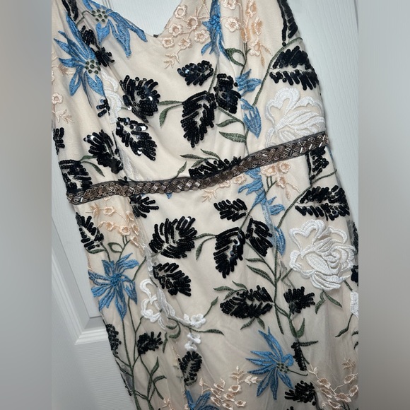 Like new, only worn once! Lulu’s dress size medium that is currently sold out - Picture 3 of 7